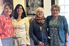 Das Vorbereitungsteam: Claudia Arns, Netti Köster, Gisela Olthuis und Gerda Fidder in der Ausstellung.