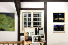 Bilder in der Ausstellung „Momente und Sichtweisen – Malerei und Fotografie“ von Ilse Kampen und Hilmar Sundermann.