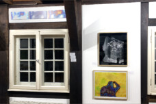 Bilder in der Ausstellung „Momente und Sichtweisen – Malerei und Fotografie“ von Ilse Kampen und Hilmar Sundermann.