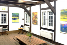 Bilder in der Ausstellung „Momente und Sichtweisen – Malerei und Fotografie“ von Ilse Kampen und Hilmar Sundermann.